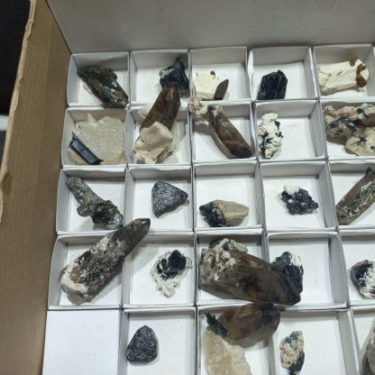 (WM04996) One Box Of 34 Smoky And Algerine Quartz Crystals From Malawi - Image 3