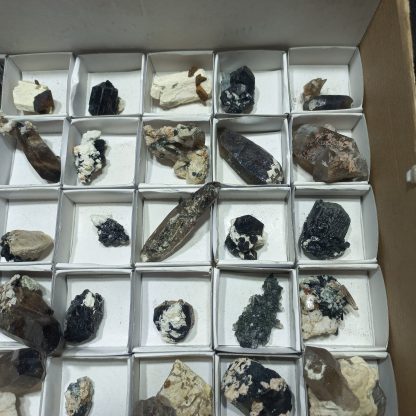 (WM04996) One Box Of 34 Smoky And Algerine Quartz Crystals From Malawi - Image 4