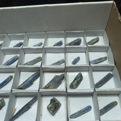 (WM04994) One Box Of 34 Kyanite Blades Mineral Specimens - Image 4