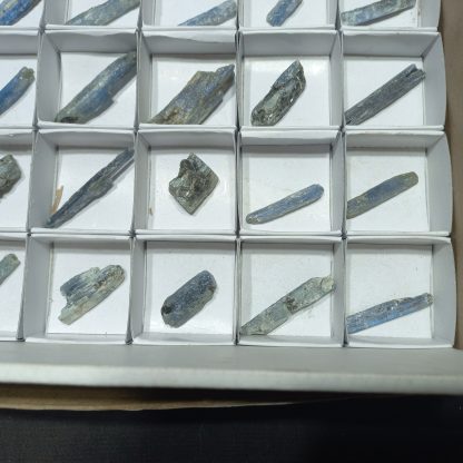 (WM04994) One Box Of 34 Kyanite Blades Mineral Specimens - Image 5