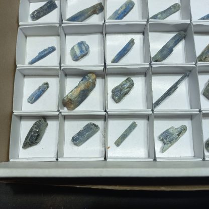 (WM04994) One Box Of 34 Kyanite Blades Mineral Specimens - Image 6