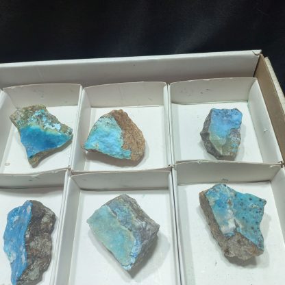 (WM05029) One Box Of 15 Chrysocolla In Quartz Mineral Specimens - Image 4