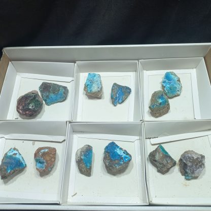 (WM05026) One Box Of 12 Chrysocolla In Quartz Mineral Specimens - Image 2