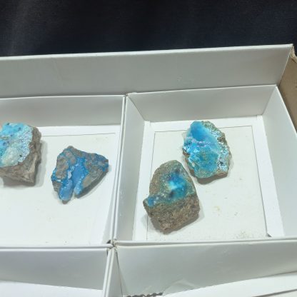 (WM05026) One Box Of 12 Chrysocolla In Quartz Mineral Specimens - Image 4