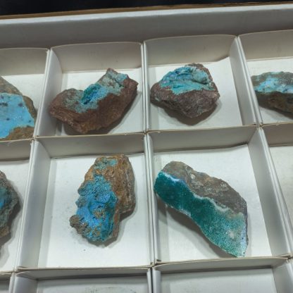 (WM05023) One Box Of 15 Chrysocolla In Quartz With Malachite - Image 4