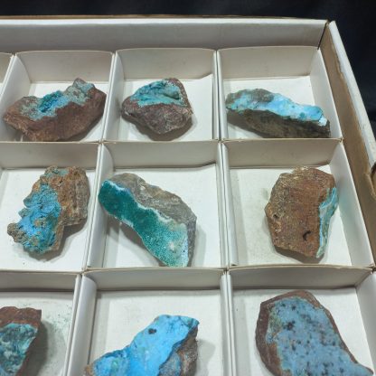 (WM05023) One Box Of 15 Chrysocolla In Quartz With Malachite - Image 5