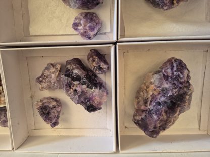 (WM05032) One Box Of 22 Rough Purple Fluorite Mineral Specimens From Orange River - Image 3