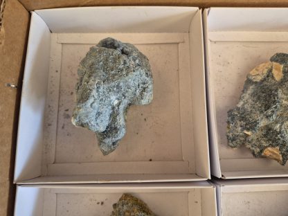 (WM05031) One Box Of 6 Foitite And Qurtz  Mineral Specimens From Namibia - Image 3