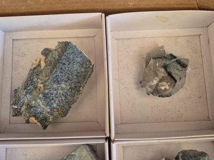 (WM05031) One Box Of 6 Foitite And Qurtz  Mineral Specimens From Namibia - Image 4