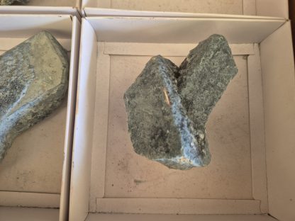 (WM05031) One Box Of 6 Foitite And Qurtz  Mineral Specimens From Namibia - Image 5