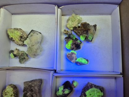(WM05056) One Box Of 25 Hyaline Opel Mineral Specimens From Erongo Namibia - Image 6