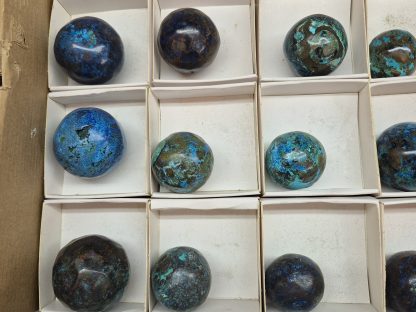 (WM05055) One Box Of 12 Shattuckite Spheres Mineral Specimens - Image 3