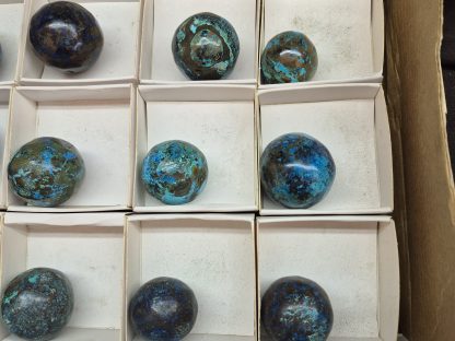 (WM05055) One Box Of 12 Shattuckite Spheres Mineral Specimens - Image 4