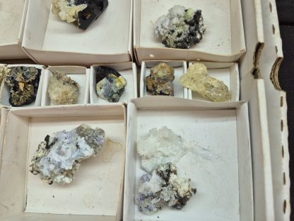 (WM05052) One Box Of 14 Assorted Hyaline Opel Mineral Specimens From Namibia - Image 4